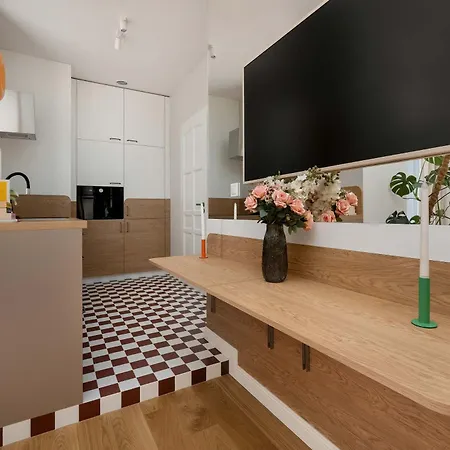 Unique Close To The Center With Balcony By Renters